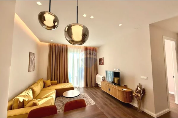 Shtepi me qera 2+1 ne Tirane - 1,100 Euro