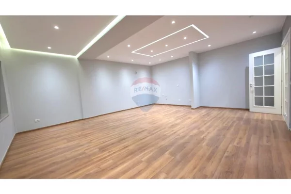 Zyre me qera tek Zogu i Zi