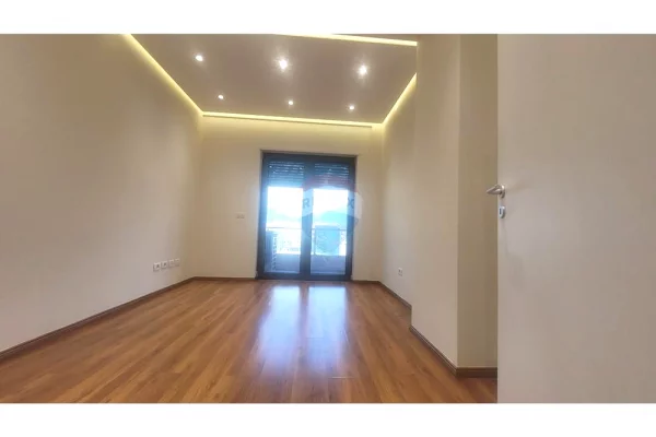 Zyre me qera tek Zogu i Zi