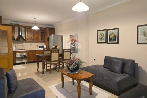 Shtepi me qera 2+1 ne Tirane - 800 Euro