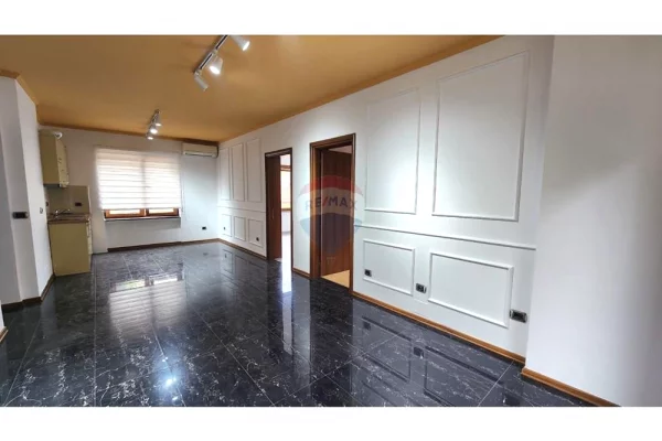 Ambient biznesi me qera 3+1 ne Tirane - 750 Euro