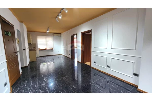 Zyre me qera tek Rruga e Durresit