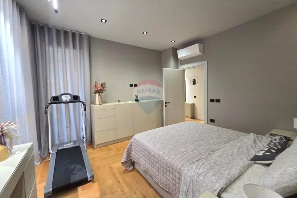 Shtepi ne shitje Apartament ne Tirane, 2+1, Mobilimi E mobiluar, Pagesa 470,000  Euro.