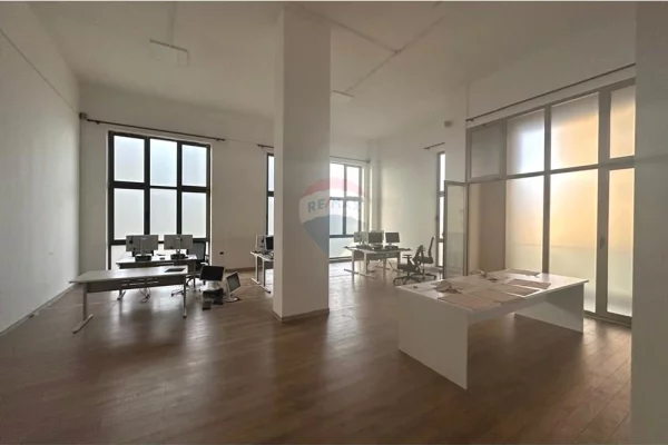 Zyre me qera ne Porcelan