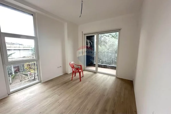 Shtepi ne shitje Apartament ne Tirane, 2+1, Mobilimi Bosh, pa mobiluar, Pagesa 225,000  Euro.