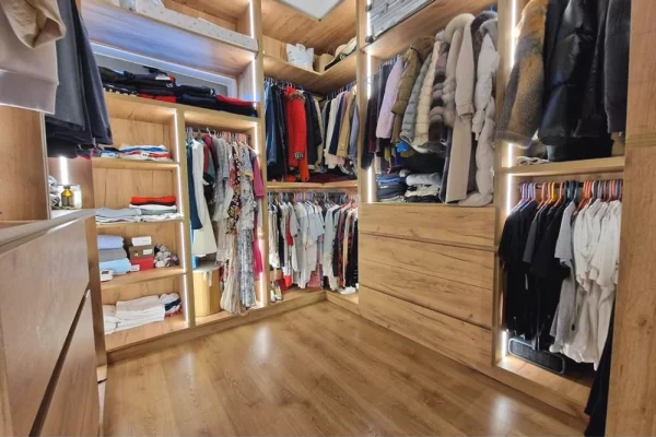 Shtepi ne shitje Vila Luksoze ne Tirane, 3+1, Mobilimi E mobiluar, Pagesa 550,000  Euro.