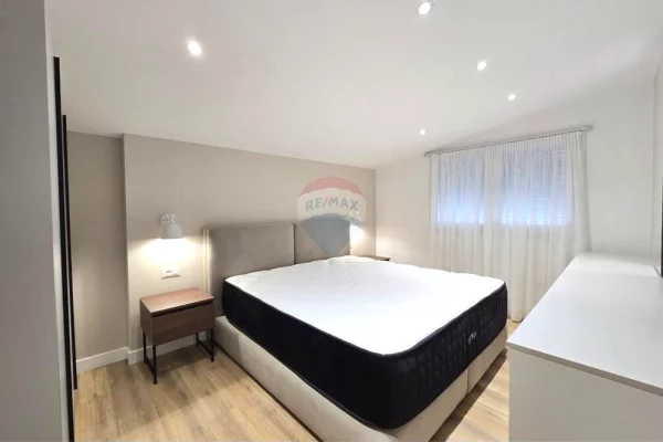 Shtepi ne shitje Duplex(shtepi me 2 kate) ne Tirane, 4+1, Mobilimi E mobiluar, Pagesa 470,000  Euro.