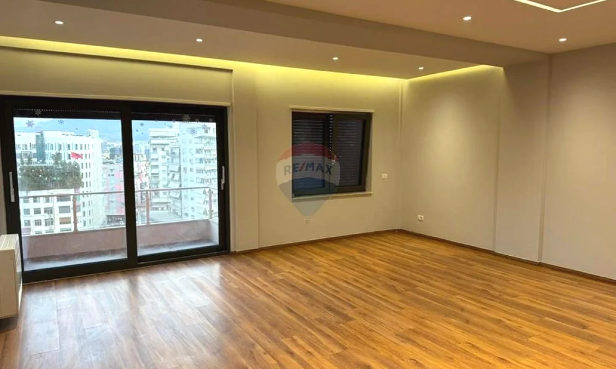 Ambient biznesi me qera 3+1 ne Tirane - 1,600 Euro