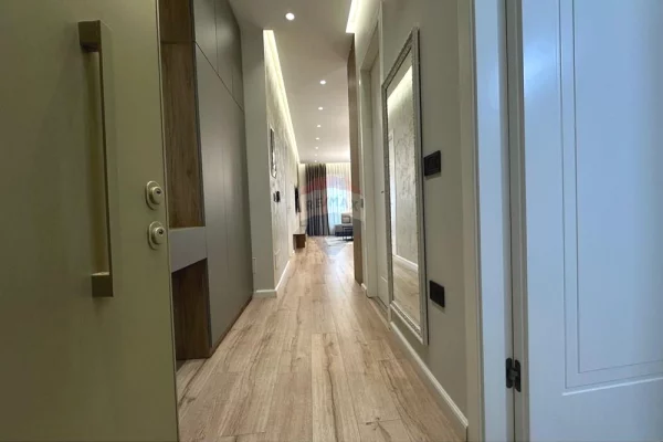 Shtepi me qera 2+1 ne Tirane - 2,100 Euro