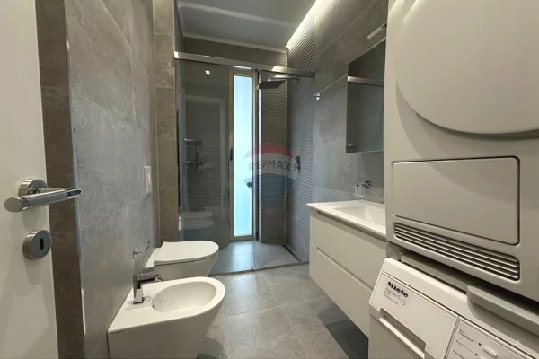 Shtepi me qera Apartament ne Tirane, 2+1, Mobilimi E mobiluar, Pagesa 2,100  Euro.