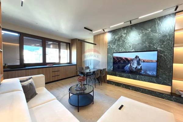 Shtepi me qera 2+1 ne Tirane - 1,500 Euro