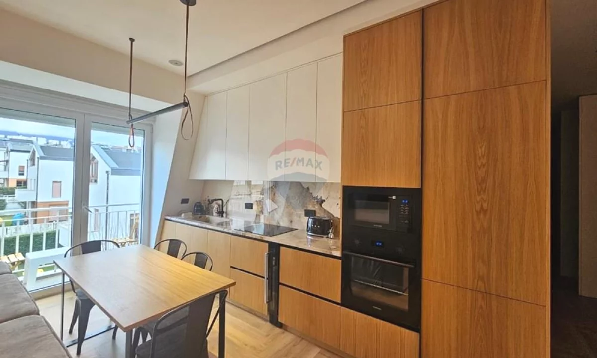 Shtepi me qera Apartament ne Tirane, 2+1, Mobilimi E mobiluar, Pagesa 2,200  Euro.