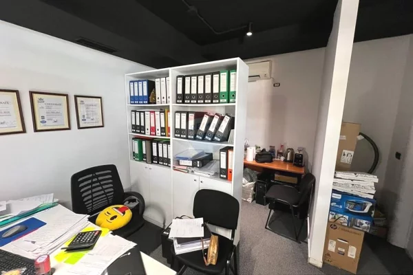 Ambient biznesi me qera 3+1 ne Tirane - 1,100 Euro