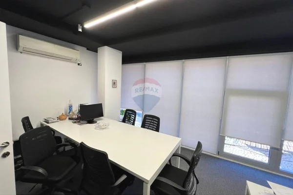 Zyre me qera tek Pazari i Ri