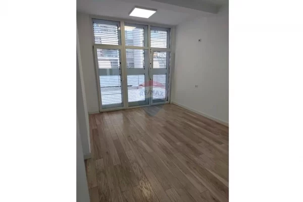 Ambient biznesi me qera 3+1 ne Tirane - 5,000 Euro