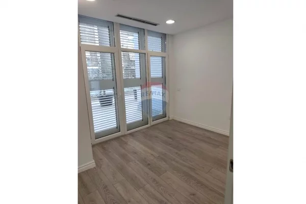Ambient biznesi me qera 3+1 ne Tirane - 5,000 Euro