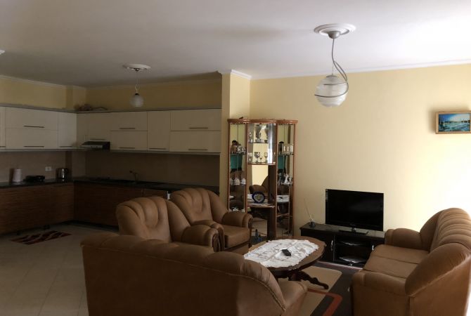Shtepi me qera 2+1 ne Tirane - 45,000 Leke
