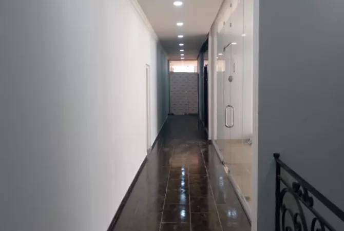 Ambient biznesi me qera 3+1 ne Tirane - 40,000 Leke