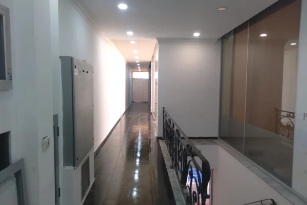 Ambient biznesi me qera 3+1 ne Tirane - 40,000 Leke