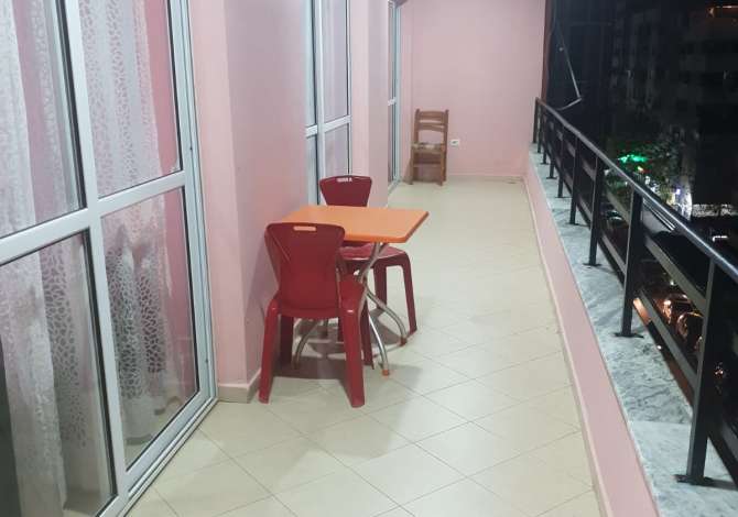 Shtepi me qera Apartament ne Tirane, 2+1, Mobilimi E mobiluar, Pagesa 400  Euro.