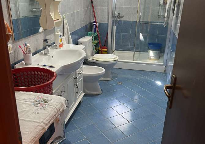 Shtepi me qera Apartament ne Tirane, 2+1, Mobilimi E mobiluar, Pagesa 400  Euro.