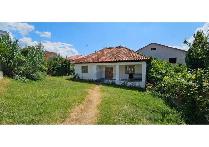 Truall ose Toke  ne Tirane - 80,000 Euro
