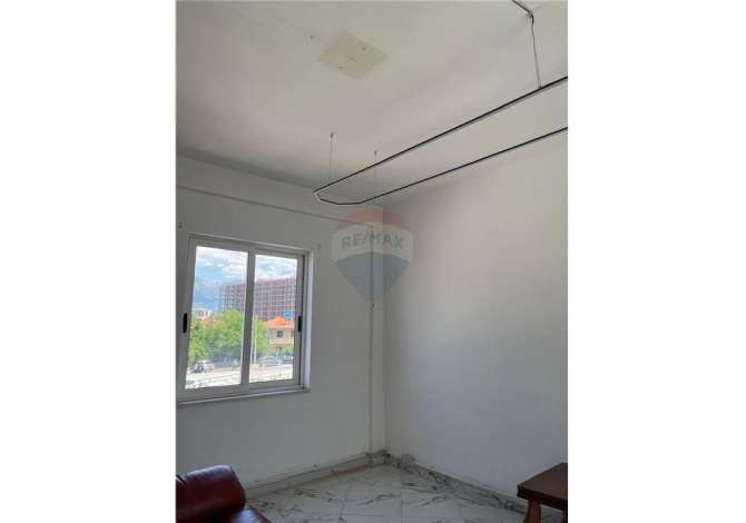 Jepet ambient zyre me qira ne Astir