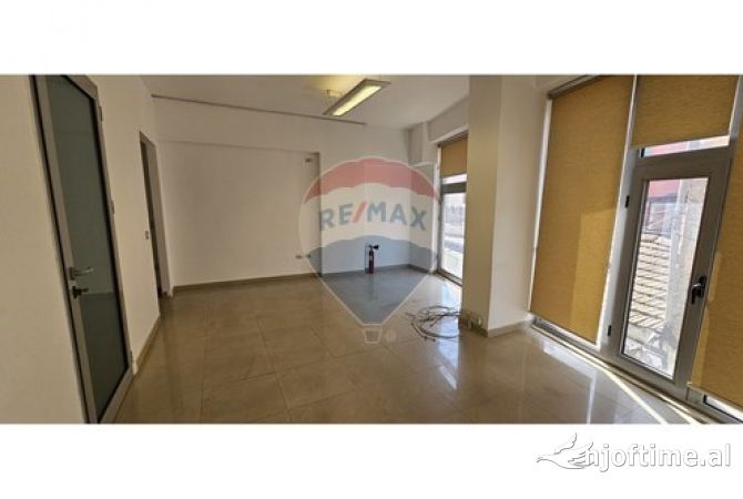 Jepet ambient zyre me qera tek Pazari i Ri