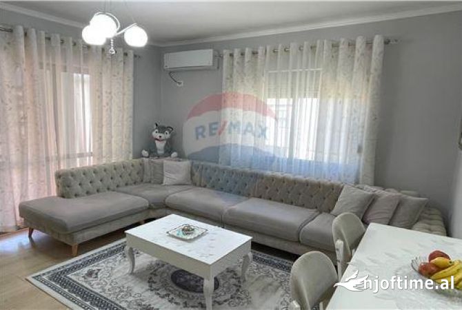 Shtepi ne shitje Apartament ne Tirane, 2+1, Mobilimi Pjeserisht e mobiluar, Pagesa 102,000  Euro.