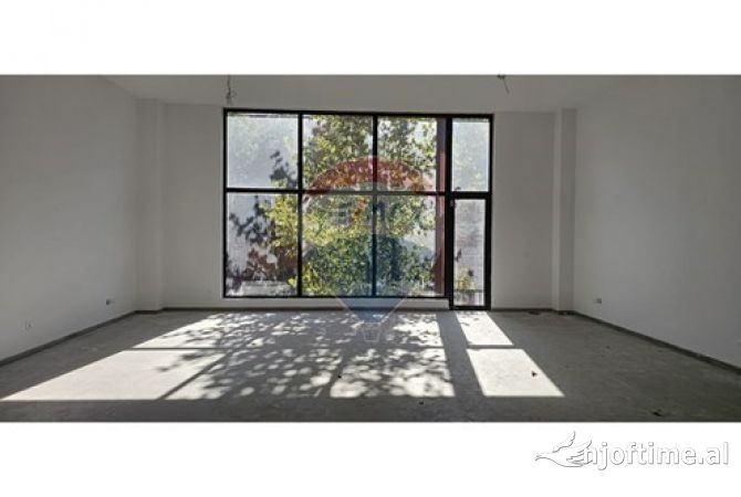 Ambient biznesi me qera 3+1 ne Tirane - 2,300 Euro