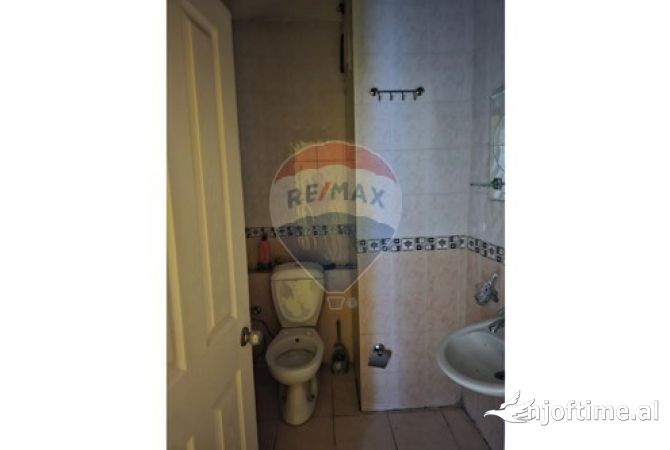 Shtepi ne shitje Apartament ne Tirane, 3+1, Mobilimi E mobiluar, Pagesa 132,000  Euro.