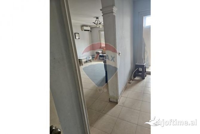Shtepi ne shitje Apartament ne Tirane, 3+1, Mobilimi E mobiluar, Pagesa 132,000  Euro.