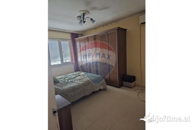 Shtepi ne shitje Apartament ne Tirane, 3+1, Mobilimi E mobiluar, Pagesa 132,000  Euro.