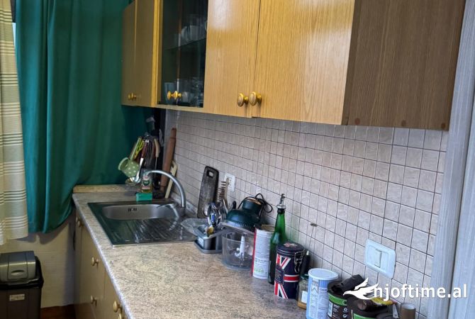 Shtepi ne shitje Apartament ne Tirane, 2+1, Mobilimi E mobiluar, Pagesa 98,000  Euro.