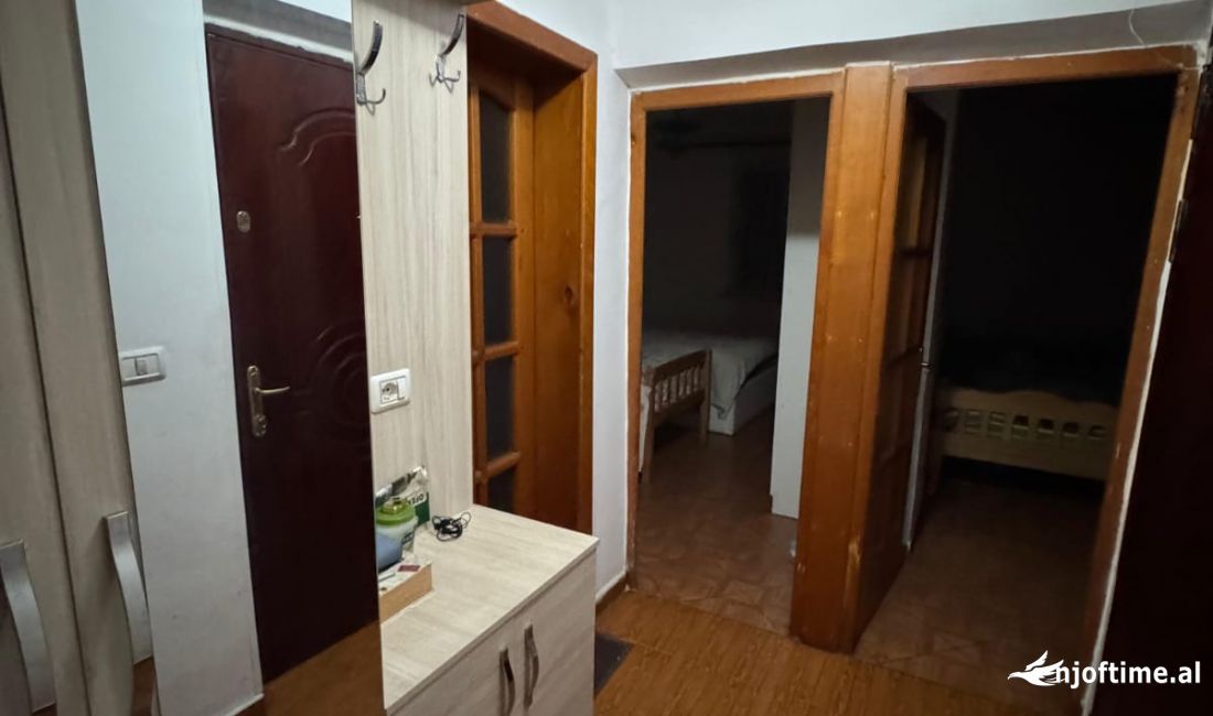 Shtepi ne shitje Apartament ne Tirane, 2+1, Mobilimi E mobiluar, Pagesa 98,000  Euro.