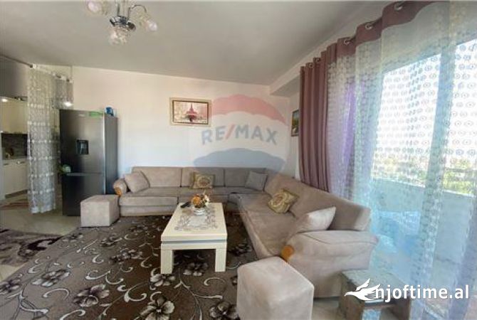 Shtepi ne shitje Apartament ne Tirane, 2+1, Mobilimi E mobiluar, Pagesa 90,000  Euro.