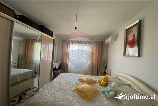 Shtepi ne shitje Apartament ne Tirane, 2+1, Mobilimi E mobiluar, Pagesa 90,000  Euro.
