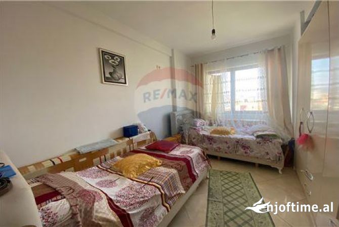 Shtepi ne shitje Apartament ne Tirane, 2+1, Mobilimi E mobiluar, Pagesa 90,000  Euro.