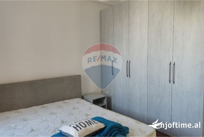 Shtepi ne shitje Apartament ne Tirane, 2+1, Mobilimi E mobiluar, Pagesa 180,000  Euro.