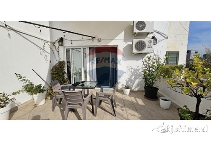 Jepet me qira penthhouse per banim ose zyra, ne zemer te qytetit, Bllok