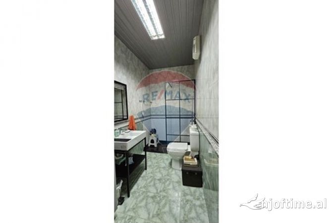 Ambient biznesi me qera 3+1 ne Tirane - 1,200 Euro