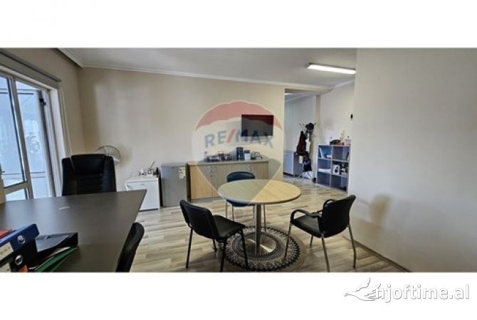Ambient biznesi me qera 3+1 ne Tirane - 1,200 Euro