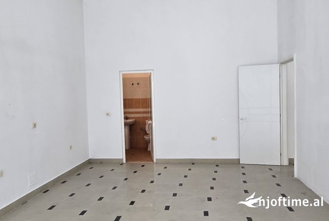 Ambient biznesi me qera 1+1 ne Tirane - 450 Euro