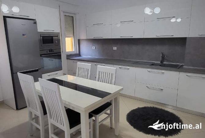 Shtepi me qera 2+1 ne Tirane - 651 Euro