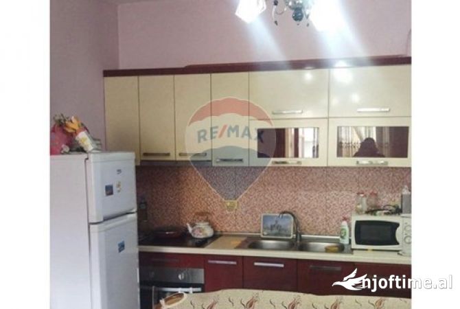 Shtepi me qera 2+1 ne Tirane - 380 Euro