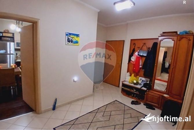 Shtepi ne shitje Apartament ne Tirane, 2+1, Mobilimi E mobiluar, Pagesa 172,000  Euro.
