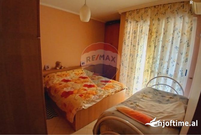 Shtepi ne shitje Apartament ne Tirane, 2+1, Mobilimi E mobiluar, Pagesa 172,000  Euro.