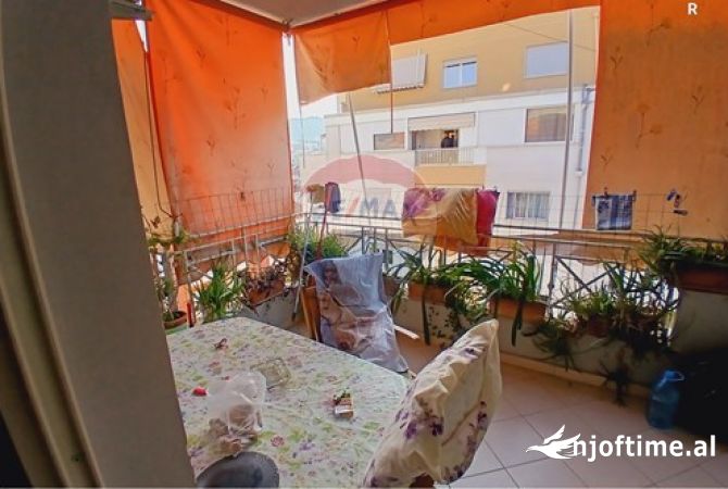 Shtepi ne shitje Apartament ne Tirane, 2+1, Mobilimi E mobiluar, Pagesa 172,000  Euro.