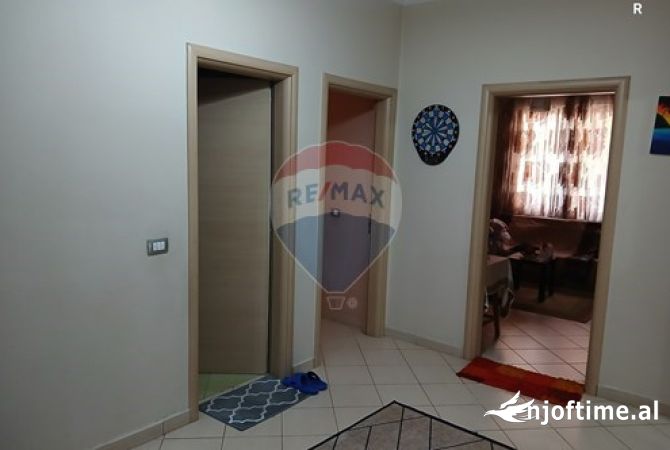 Shtepi ne shitje Apartament ne Tirane, 2+1, Mobilimi E mobiluar, Pagesa 172,000  Euro.