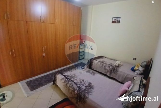 Shtepi ne shitje Apartament ne Tirane, 2+1, Mobilimi E mobiluar, Pagesa 184,000  Euro.